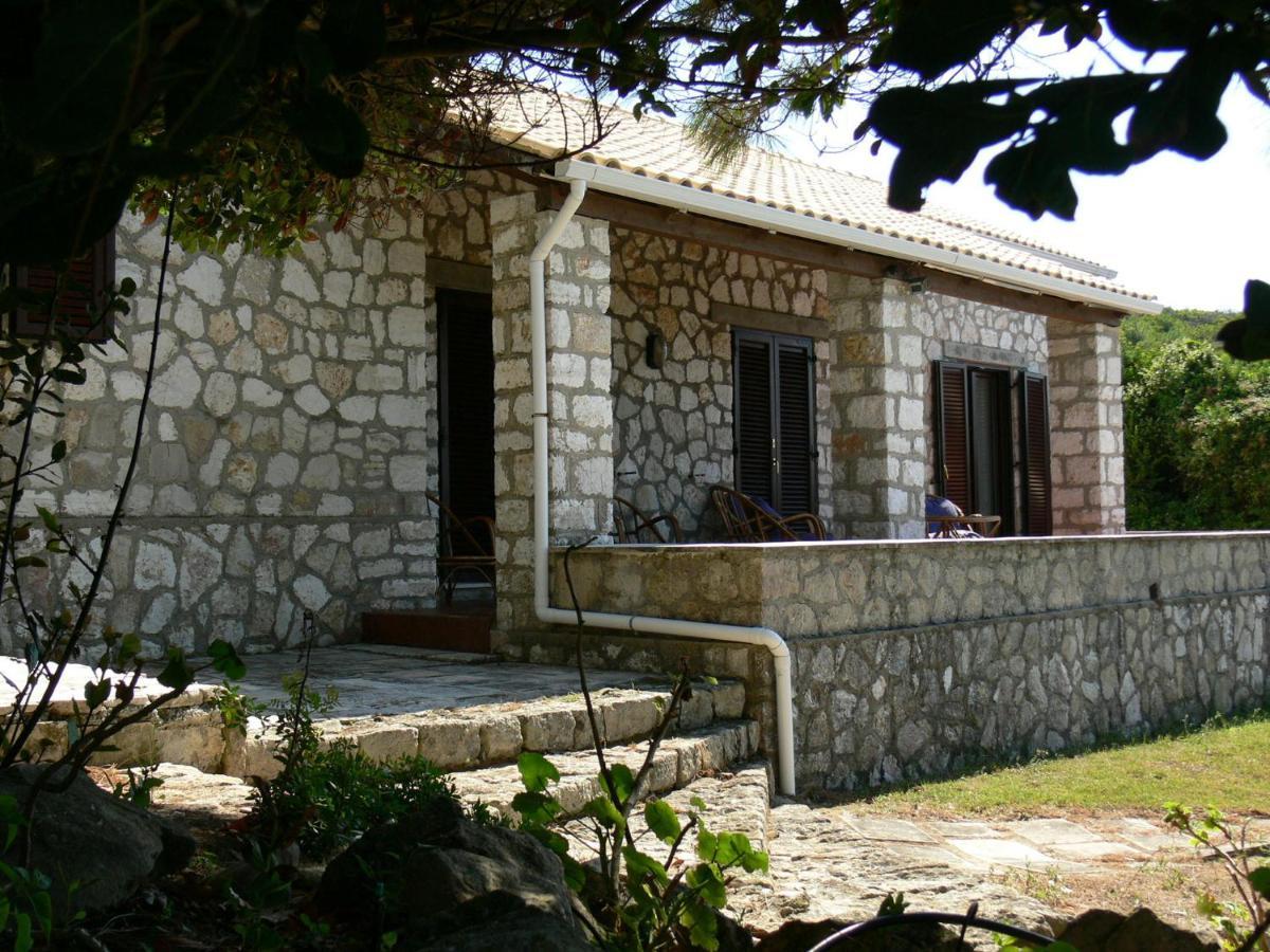 Villa Quietude Agios Stefanos Avliotes  Rom bilde